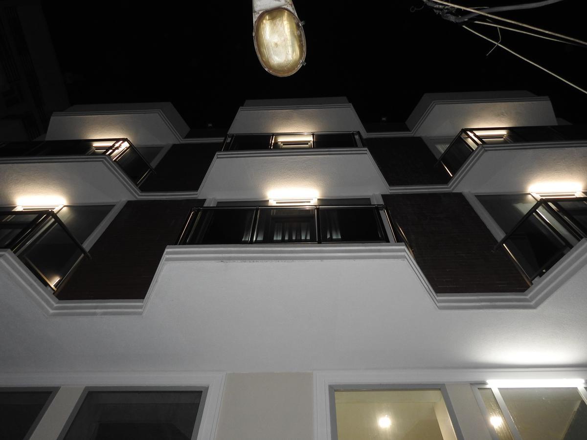 Iko'S Family Apartments Batoemi Buitenkant foto