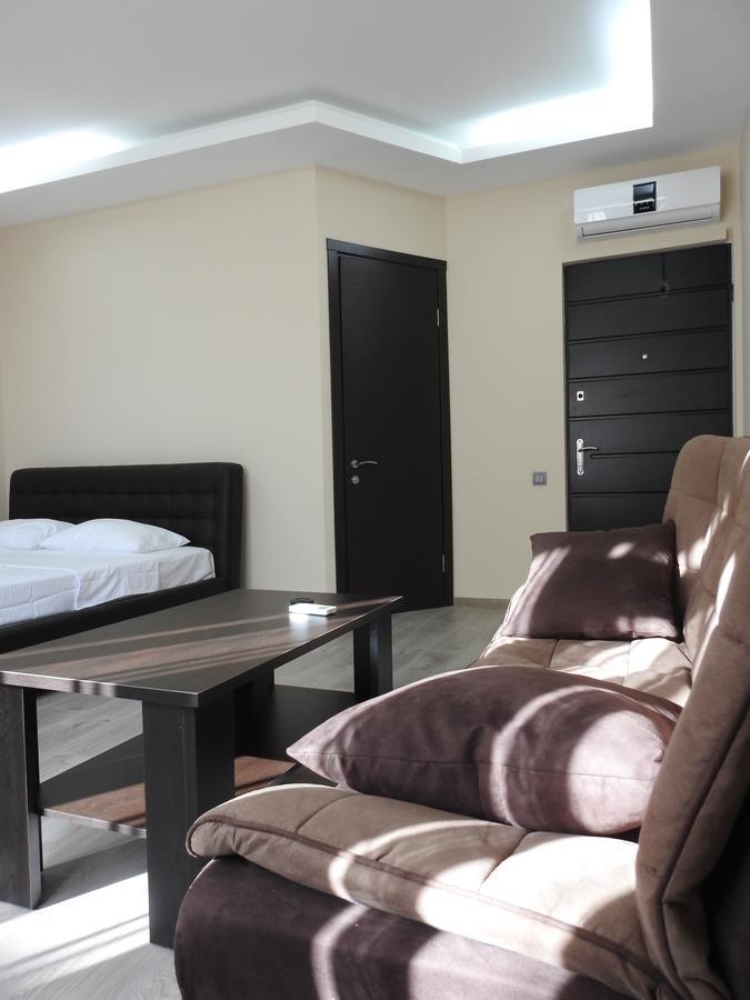 Iko'S Family Apartments Batoemi Buitenkant foto