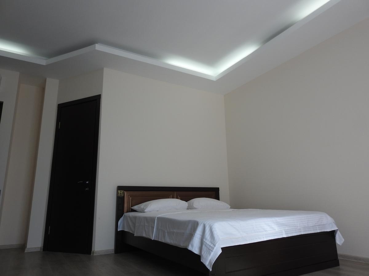 Iko'S Family Apartments Batoemi Buitenkant foto
