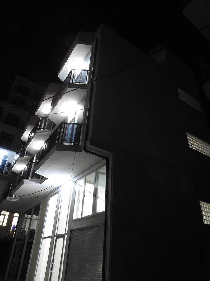 Iko'S Family Apartments Batoemi Buitenkant foto